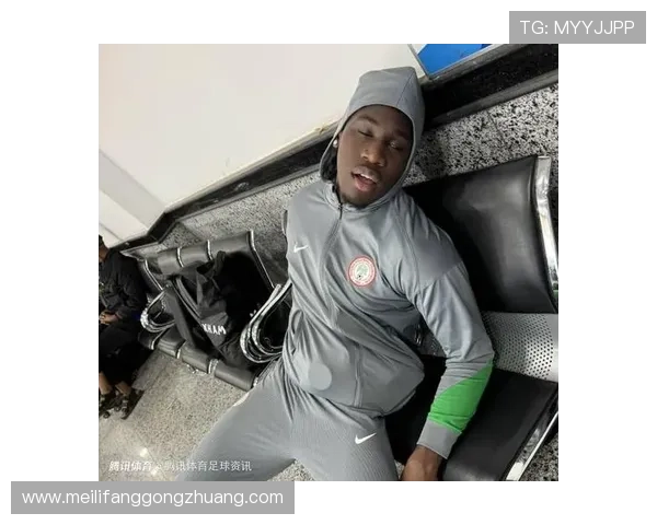 足球明星在机场的偶遇与签名会引发粉丝热潮与媒体关注 足球明星在机场的偶遇与签名会引发粉丝热潮与媒体关注